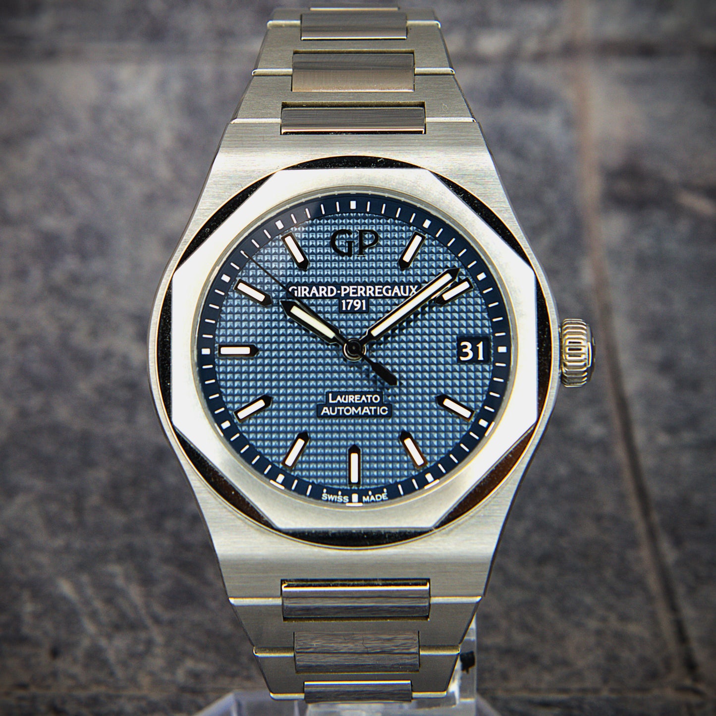 Girard-Perregaux Laureato 81010-11-431-11A