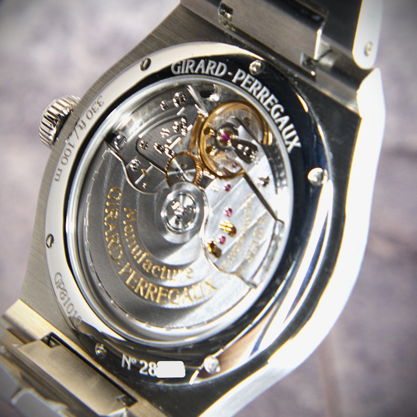 Girard-Perregaux Laureato 81010-11-431-11A