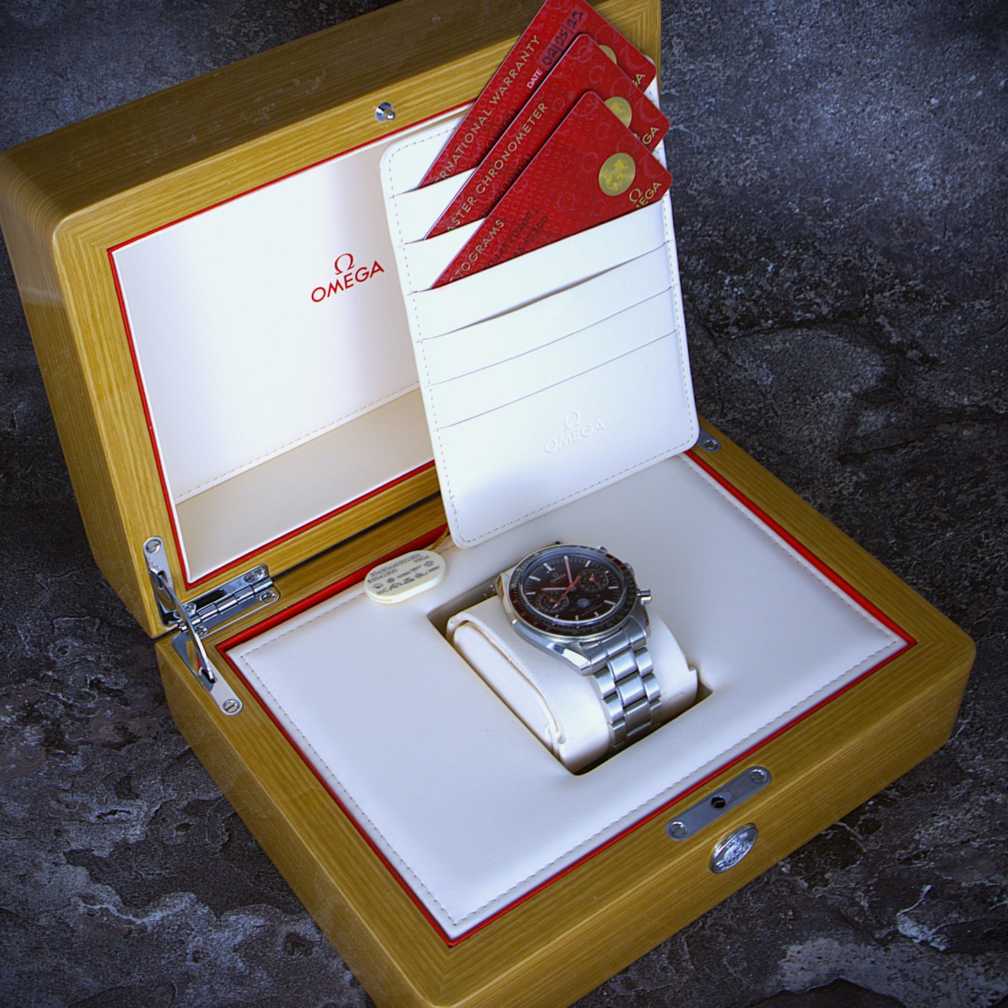 Omega Speedmaster Moonphase 304.30.44.52.01.001